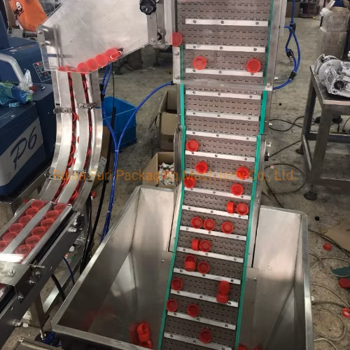 Macchina automatica per l'assemblaggio di tappi di bottiglia