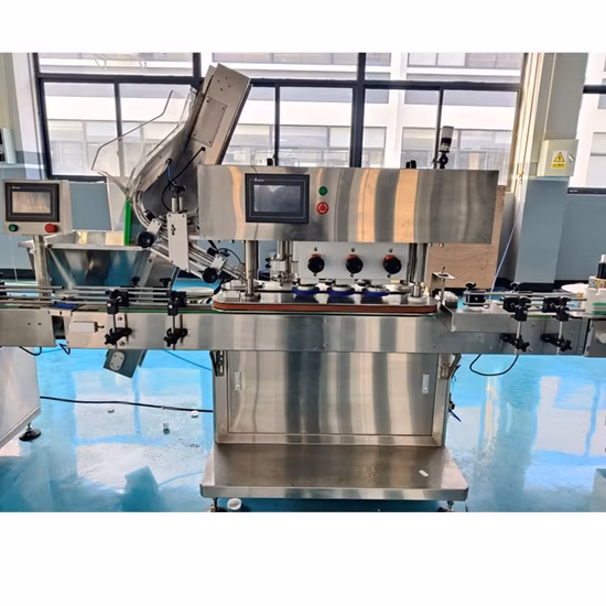 Tappatrice automatica per bottiglie per tappo in plastica con vibrazione della pompa